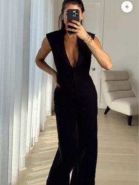 Sleeveless V-Neck Black Jumpsuit with Tailored Waist